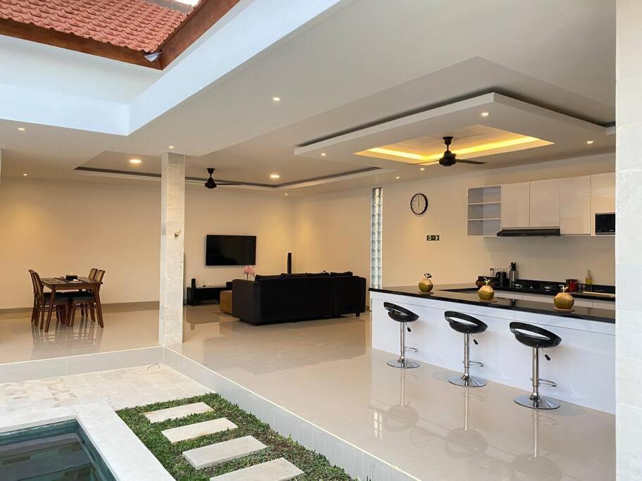 Villa Akmali Umalas 2Br With Private Pool & Jacuzzi Canggu  Exterior photo