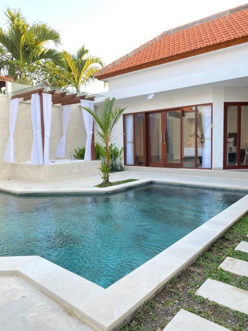 Villa Akmali Umalas 2Br With Private Pool & Jacuzzi Canggu  Exterior photo